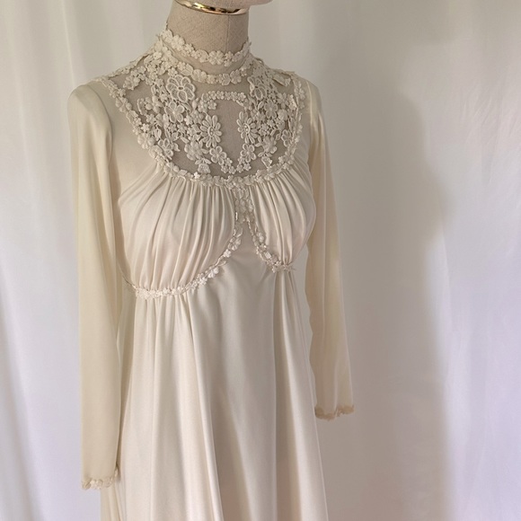 Vintage 1970’s Lace Wedding Gown - Picture 2 of 10